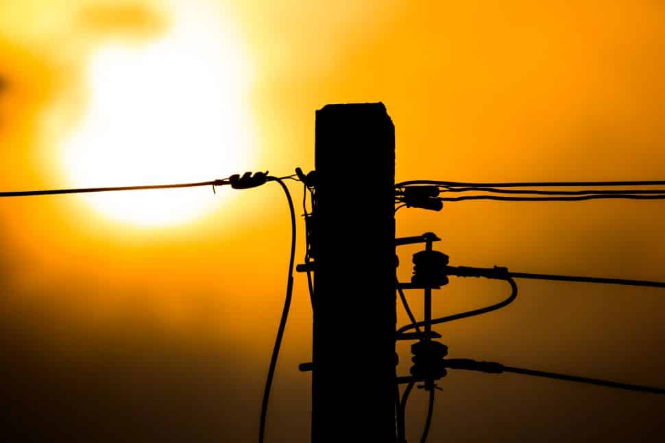 Rede elétrica: o que fazer se sua varanda está próxima a ela